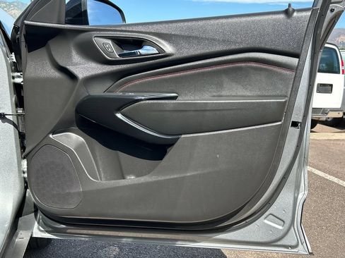 Used 2025 Chevrolet Trax RS w/ Driver Confidence Package FWD image 29