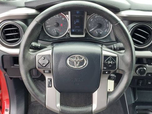 Used 2017 Toyota Tacoma SR5 AWD/4WD image 24
