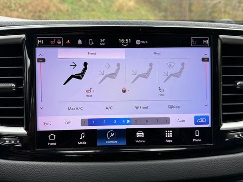 Used 2022 Chrysler Pacifica Touring-L image 28