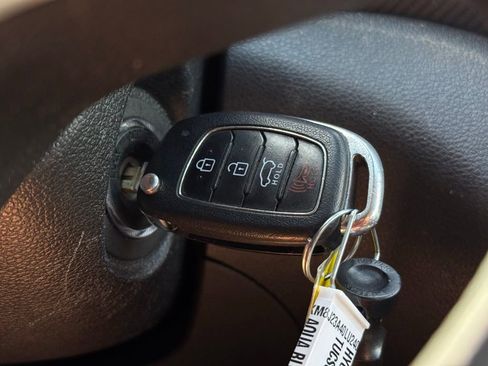 Used 2020 Hyundai Tucson SE image 30