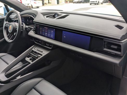 New 2026 Porsche Macan Electric RWD image 24