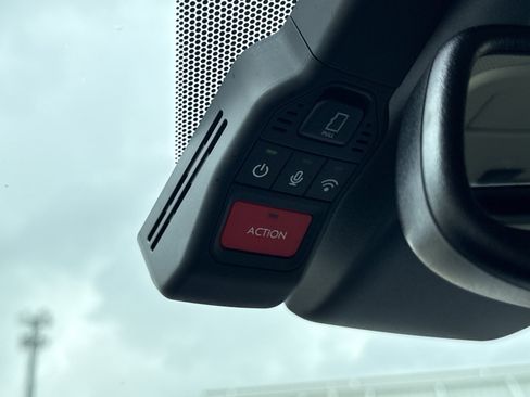 Used 2025 Toyota Sienna XLE FWD image 28
