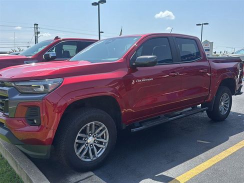 Used 2024 Chevrolet Colorado LT w/ LT Convenience Package III RWD image 2