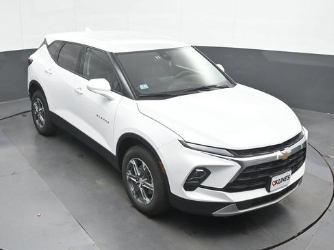 Used 2025 Chevrolet Blazer LT AWD/4WD image 32