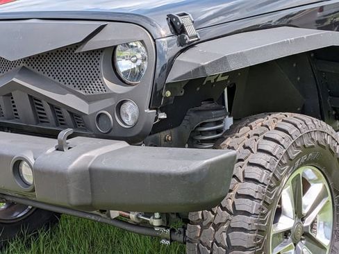 Used 2015 Jeep Wrangler Unlimited Rubicon w/ Dual Top Group AWD/4WD image 9