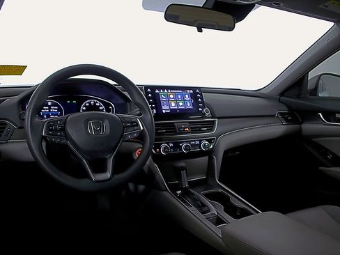 Used 2018 Honda Accord EX image 12