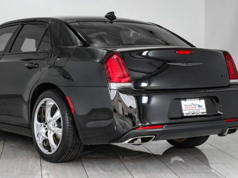 Used 2022 Chrysler 300 Touring w/ Sport Appearance Package image 61
