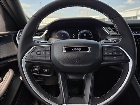 New 2025 Jeep Grand Cherokee Altitude RWD image 59