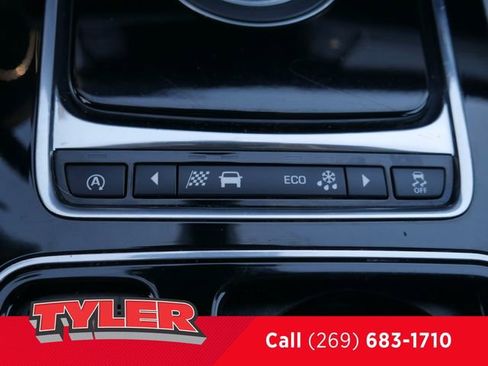 Used 2017 Jaguar XF Premium AWD/4WD image 30