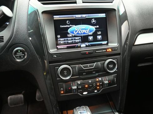 Used 2016 Ford Explorer XLT w/ Equipment Group 202A FWD image 26