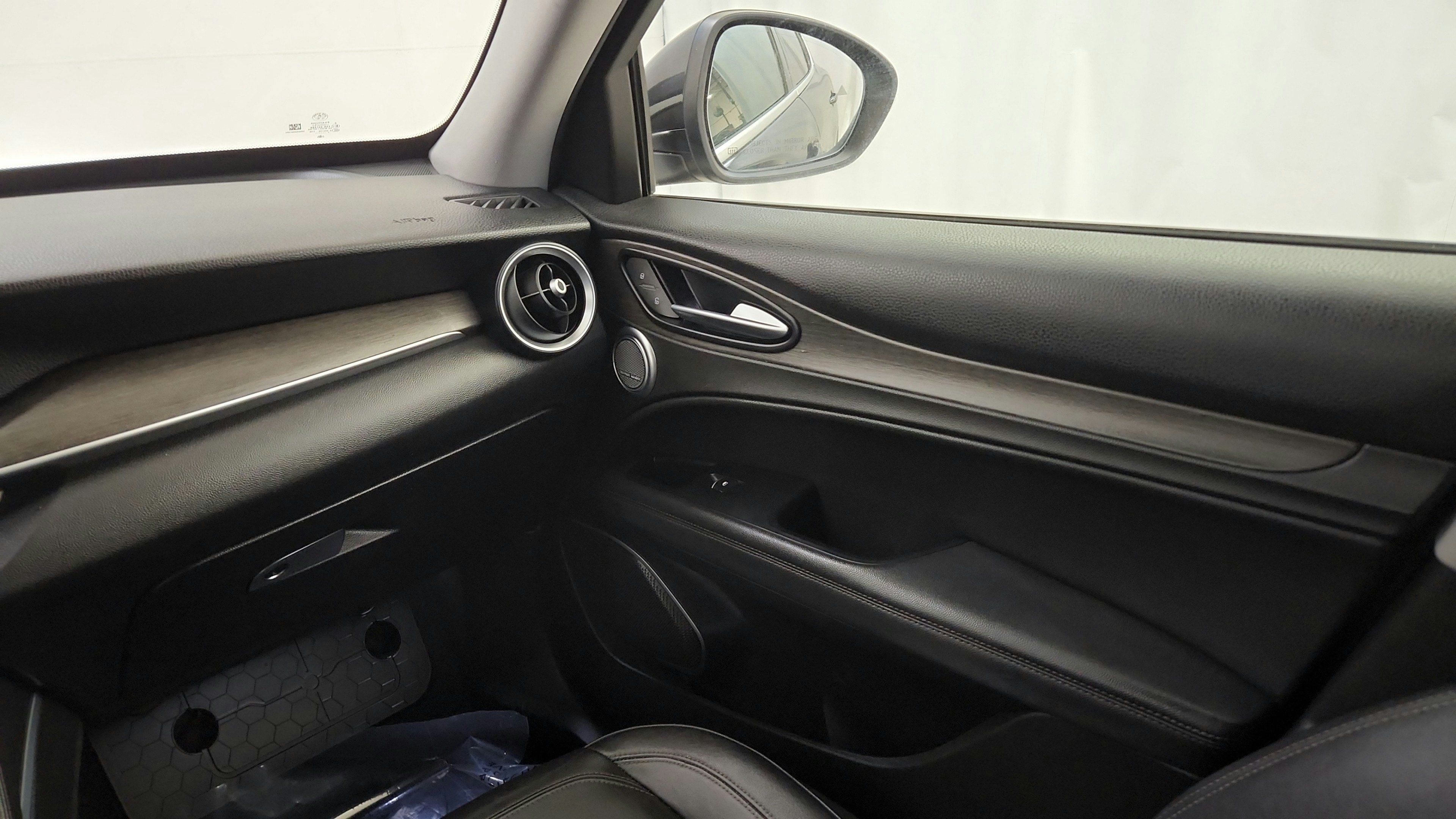 Used 2018 Alfa Romeo Stelvio Ti AWD/4WD image 26