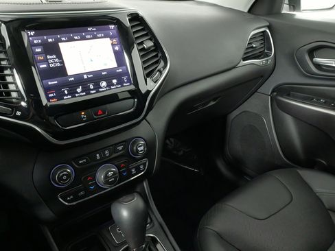 Used 2019 Jeep Cherokee Limited image 40