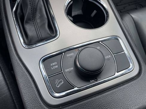Used 2022 Jeep Grand Cherokee Limited AWD/4WD image 18