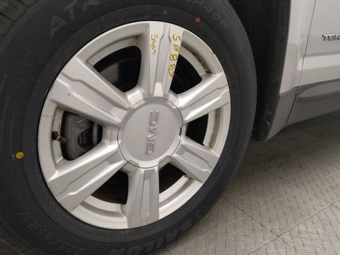 Used 2014 GMC Terrain SLE image 31