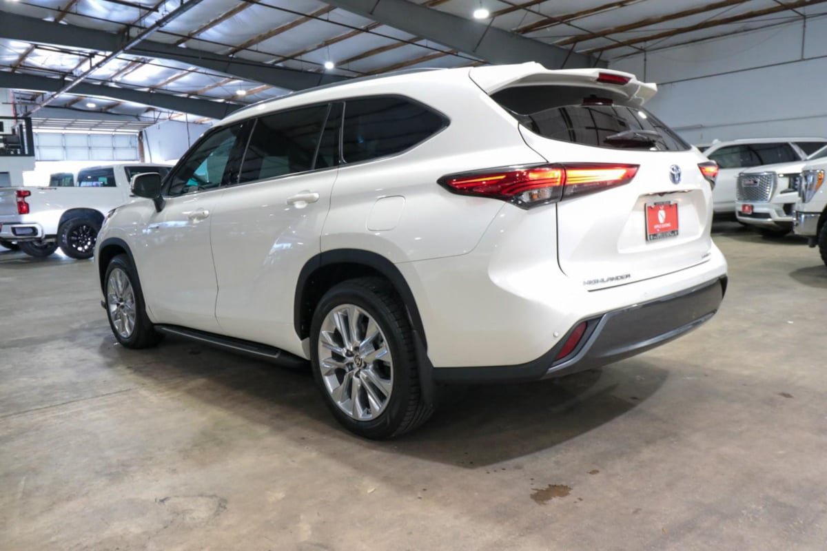 Used 2021 Toyota Highlander Limited FWD image 6