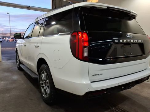 Used 2025 Ford Expedition Active AWD/4WD image 3