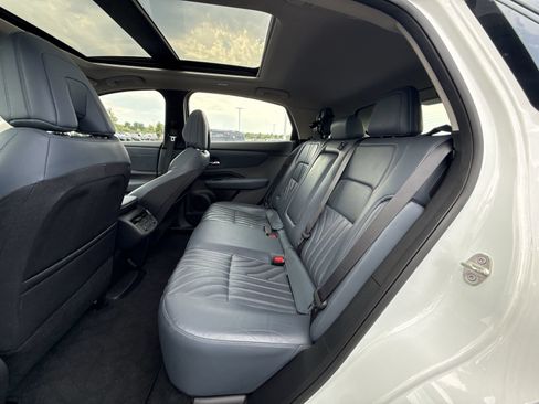 Used 2023 Nissan Ariya AWD/4WD image 25