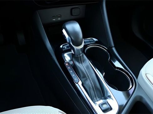 Used 2024 Buick Encore GX Avenir image 21