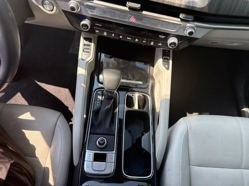 Certified 2024 Kia Telluride EX w/ EX Captain's Chair Package FWD image 26