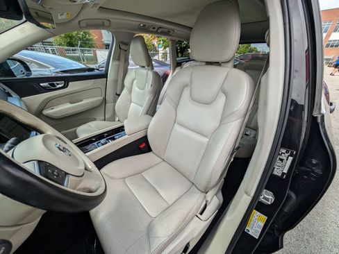 Used 2018 Volvo XC60 T5 Momentum w/ Convenience Package image 15