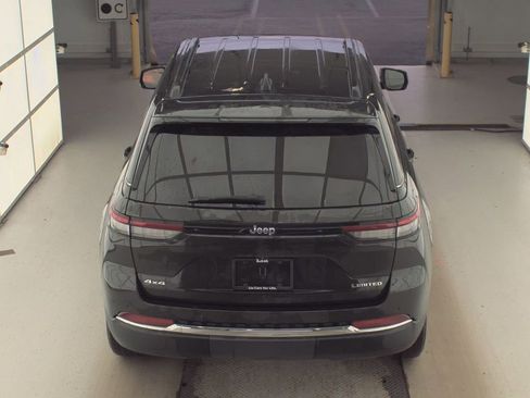 Used 2023 Jeep Grand Cherokee Limited image 7