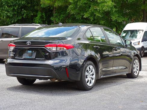 Used 2022 Toyota Corolla LE FWD image 12