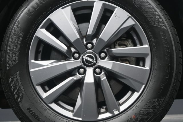 Certified 2025 Nissan Pathfinder SV FWD image 9
