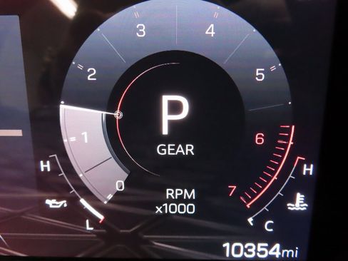 Used 2024 GMC Canyon AT4 w/ AT4 Premium Package image 12