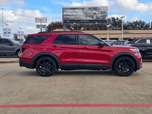 Used 2022 Ford Explorer ST image 4
