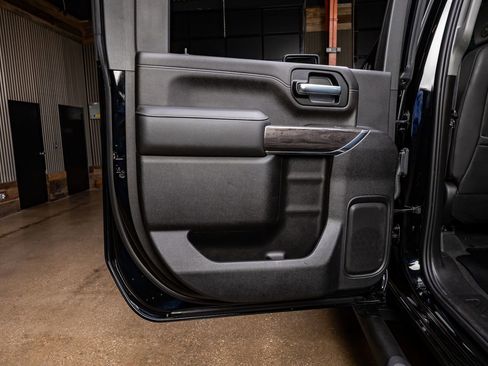 Used 2021 Chevrolet Silverado 2500 LTZ w/ LTZ Plus Package image 37