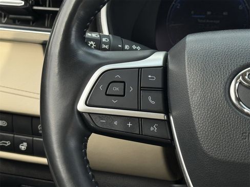 Used 2023 Toyota Highlander Limited image 12