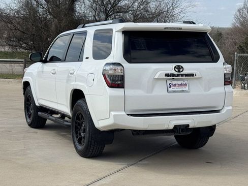 Used 2021 Toyota 4Runner SR5 Premium w/ Moonroof Package RWD image 4