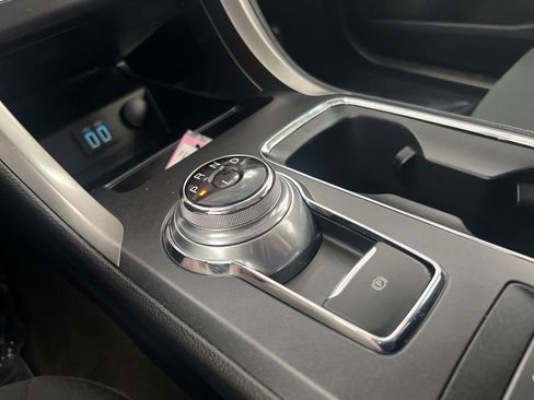 Used 2020 Ford Fusion SE FWD image 31