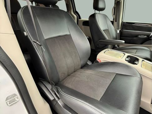 Used 2020 Dodge Grand Caravan SXT FWD image 23