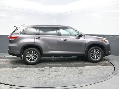 Used 2019 Toyota Highlander XLE image 8