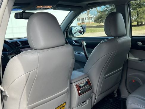 Used 2013 Toyota Highlander Limited image 35