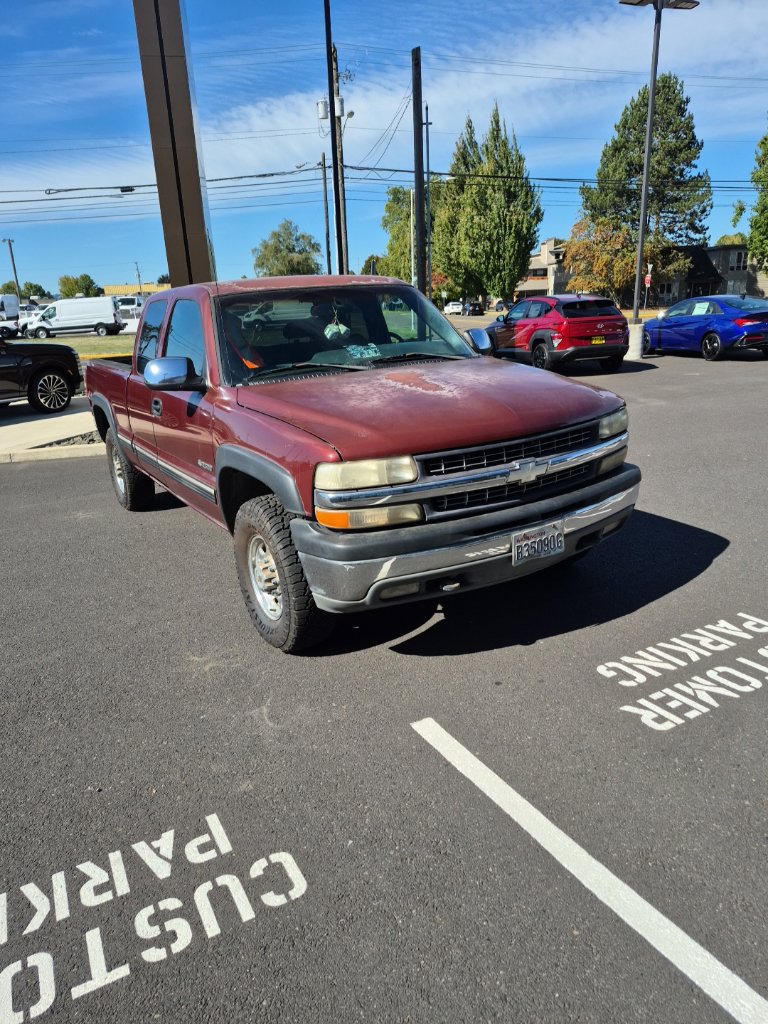 Used 2001 Chevrolet Silverado 2500 LS w/ Firm Ride Suspension Pkg AWD/4WD image 3