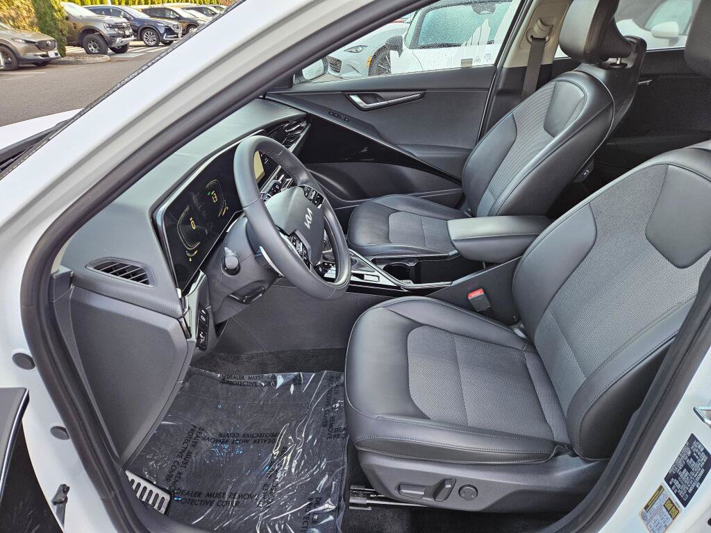 Used 2025 Kia Niro EX Touring FWD image 15