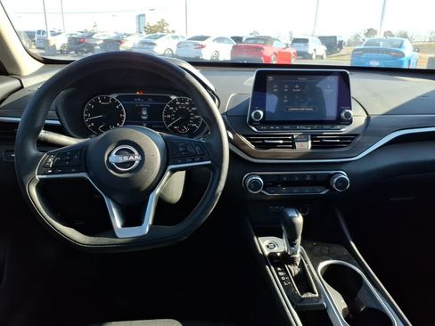 Used 2024 Nissan Altima 2.5 SV image 8