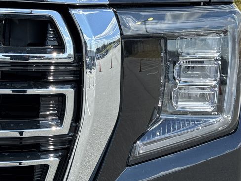 Used 2023 GMC Yukon SLT w/ SLT Premium Package image 6
