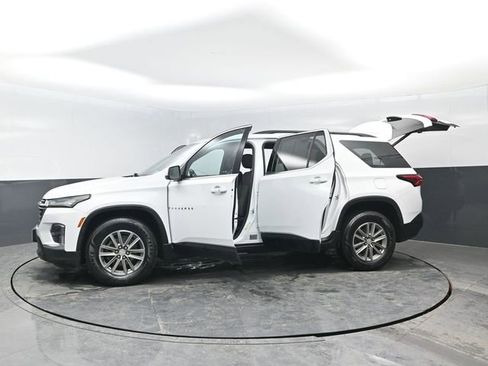 Used 2023 Chevrolet Traverse LT image 36