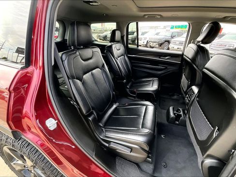 Used 2023 Jeep Grand Cherokee L Limited w/ Black Appearance Package AWD/4WD image 20