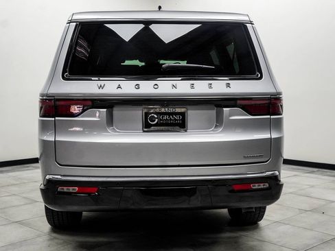 Used 2024 Jeep Wagoneer L Series II AWD/4WD image 9