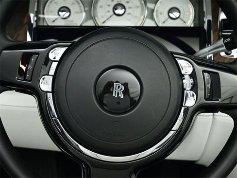Used 2016 Rolls-Royce Dawn image 4