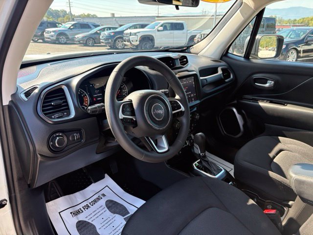 Used 2023 Jeep Renegade Latitude AWD/4WD image 3