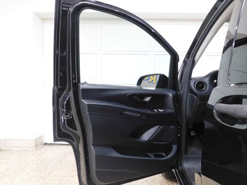 Used 2019 Mercedes-Benz Metris Passenger image 23