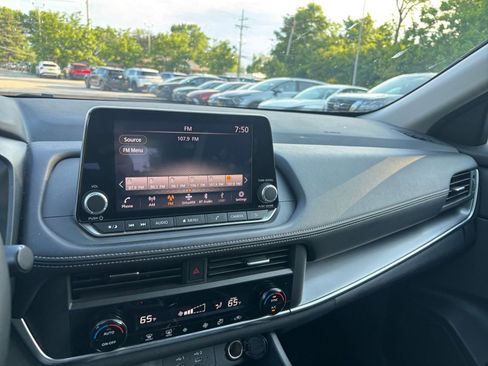 Used 2025 Nissan Rogue SV FWD image 37
