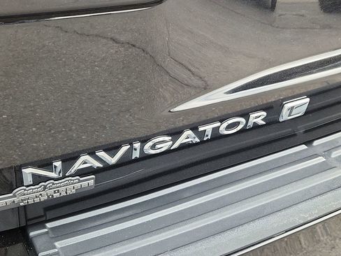 Used 2017 Lincoln Navigator L Reserve image 5