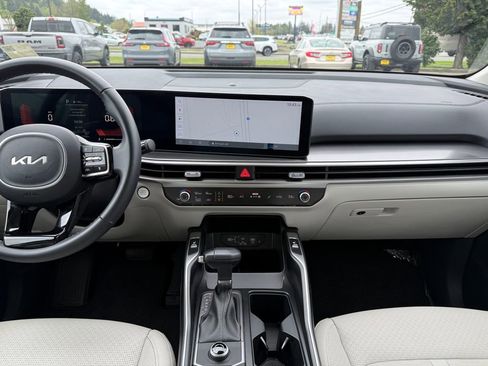 Certified 2025 Kia Sorento S FWD image 31