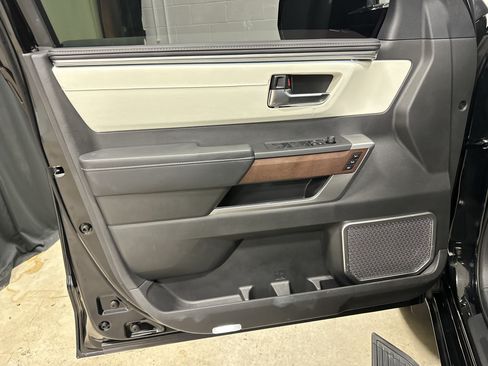 Used 2025 Toyota Sequoia Capstone AWD/4WD image 14